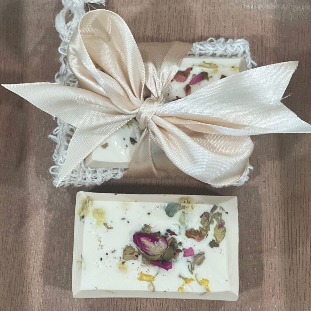 Lavendar Vanilla Coconut with Jasmine, Rose Bud and Colloidal Oatmeal