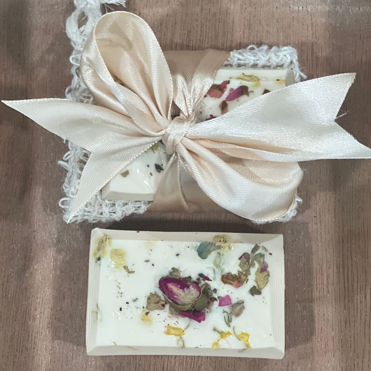 Lavendar Vanilla Coconut with Jasmine, Rose Bud and Colloidal Oatmeal